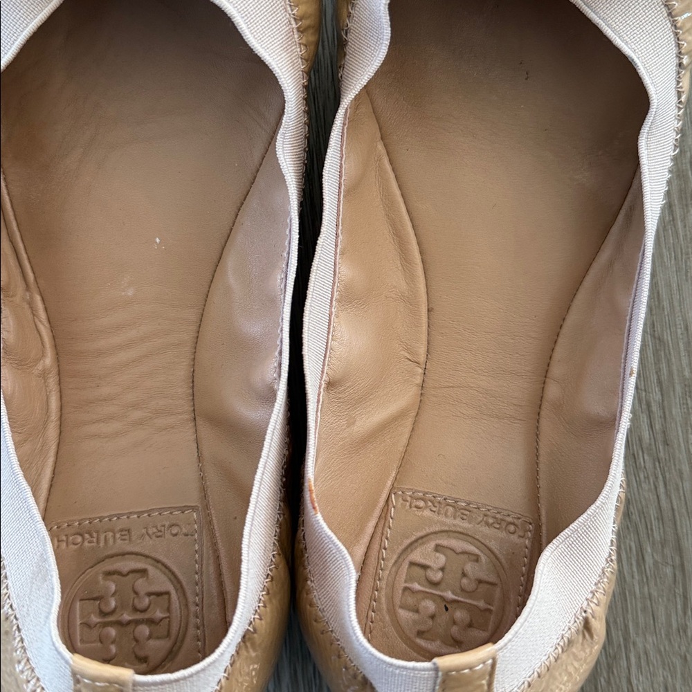 Tory Burch Caroline patent leather Tan Ballet Flats size 8 - Picture 5 of 11
